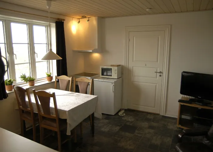 Henne Ferie بيت ضيافة